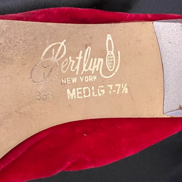 60's Red Velvet Slippers with Ornate Medallion - Size 7.5 - Picture 6 of 6